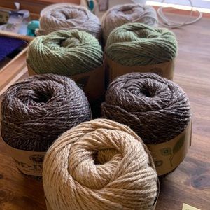 Lion brand re-Tweed yarn
